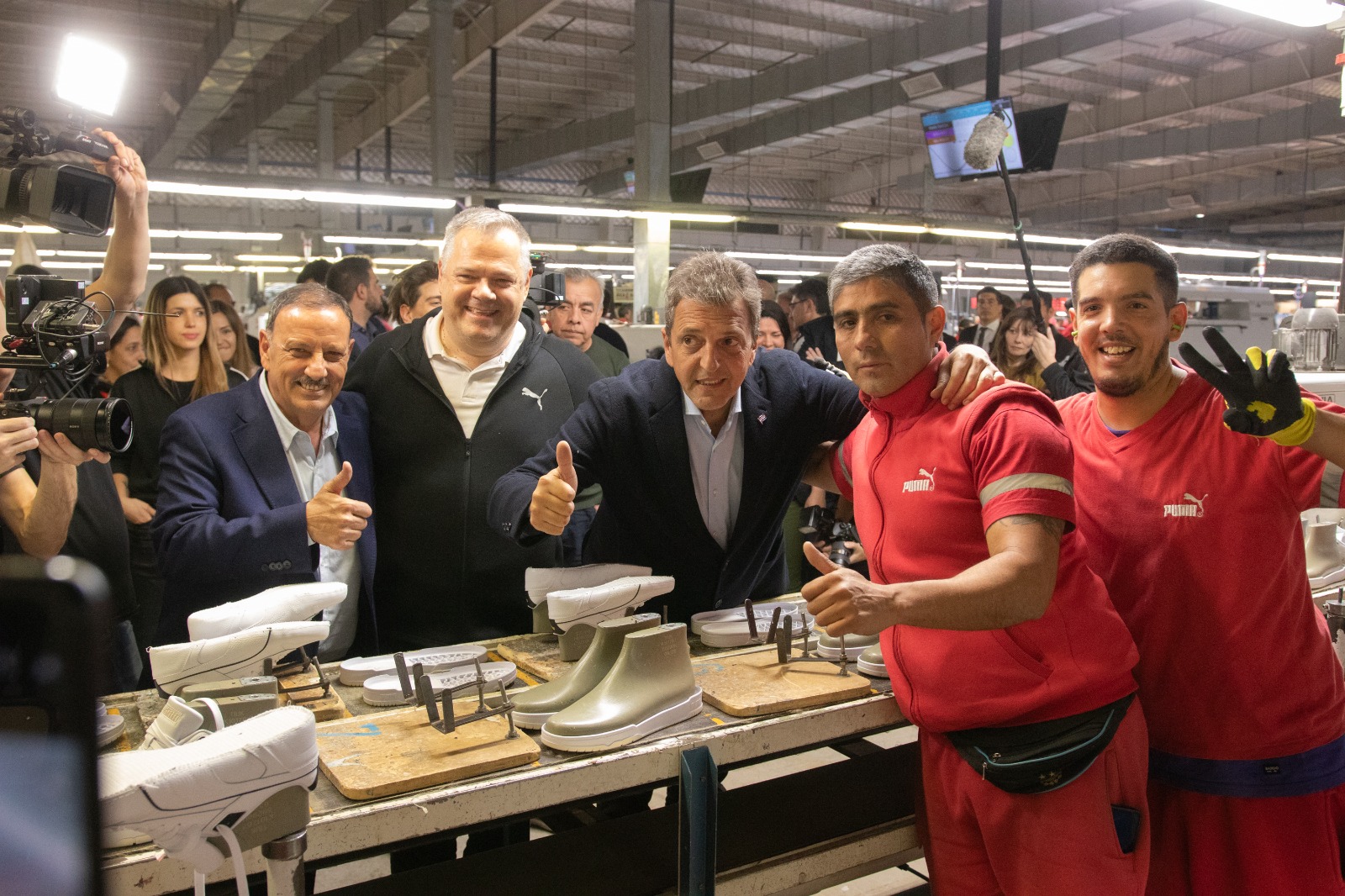 El gobernador Ricardo Quintela visitó la fábrica Puma junto a Sergio Massa y Agustín Rossi