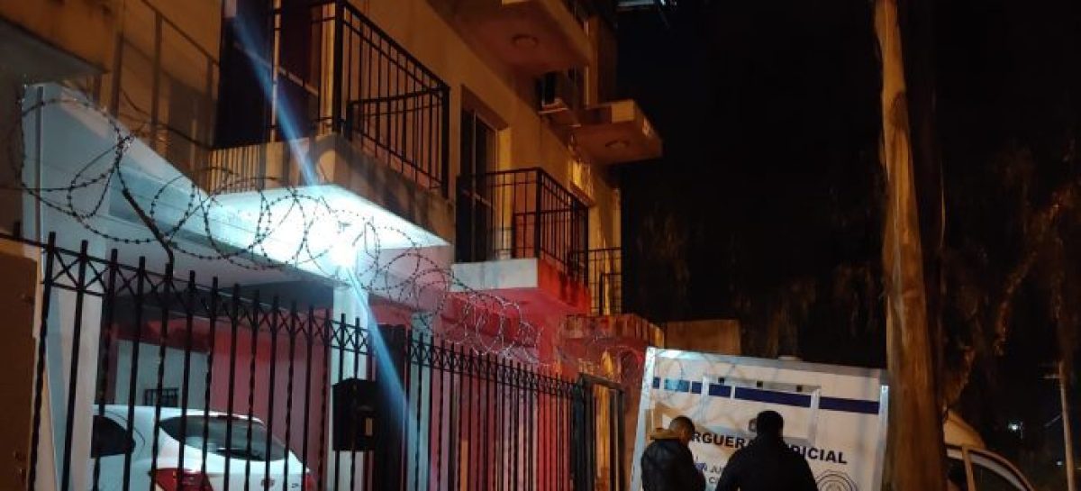 Un hombre cayó de un balcón y falleció.