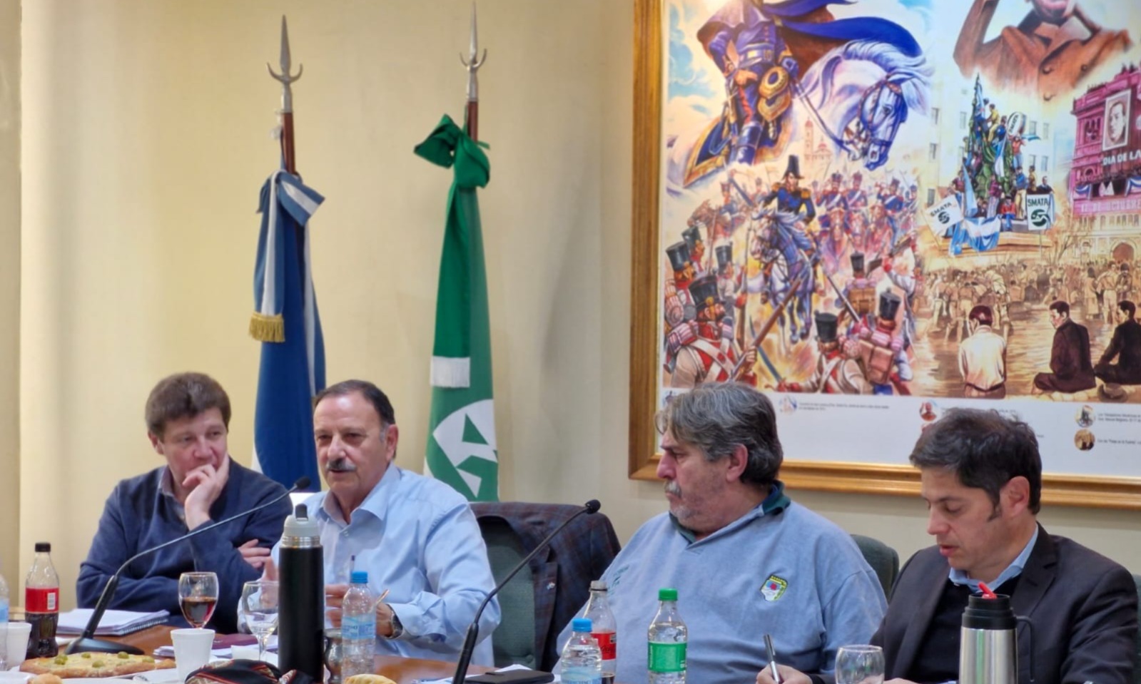 En reunión con sindicatos industriales, Quintela se mostró unido a gobernadores.