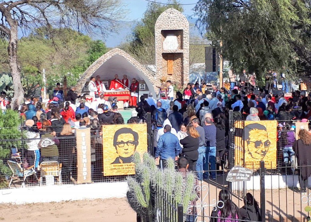 Conmemoran el 49° aniversario del asesinato de los Beatos Mártires Carlos De Dios Murias y Gabriel Longueville.