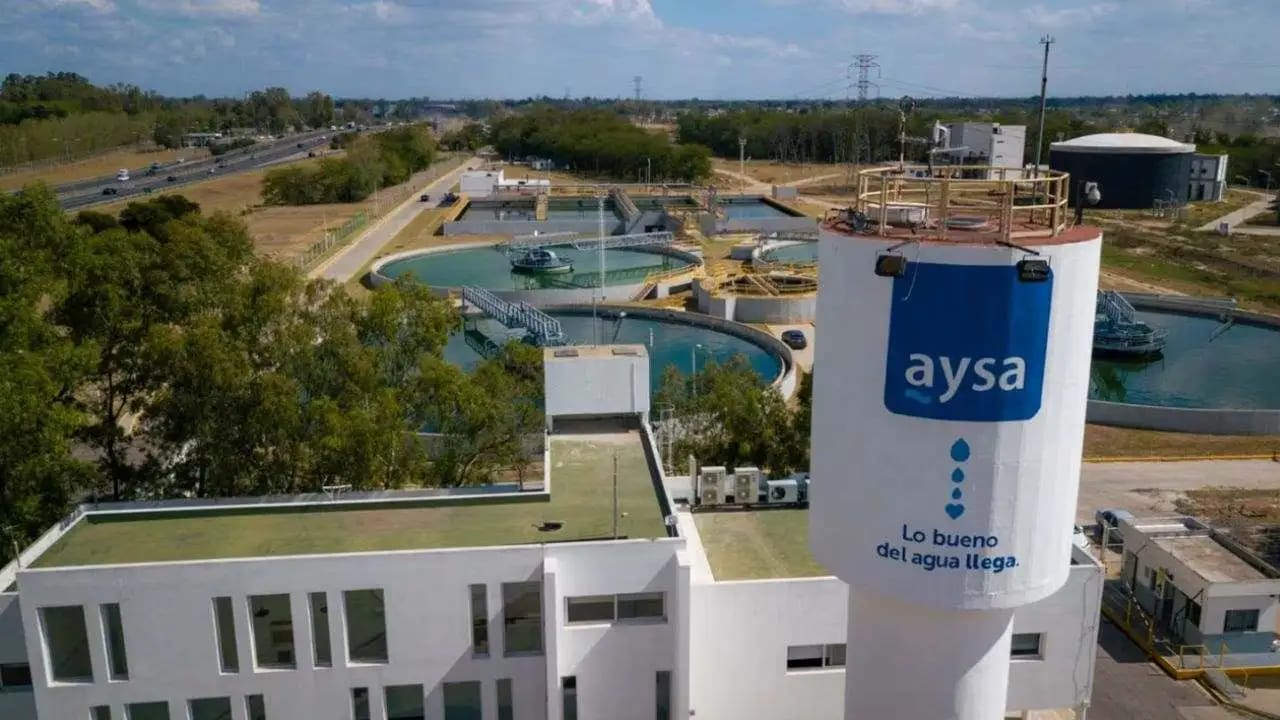 Como en los noventa, Milei va a privatizar AySA