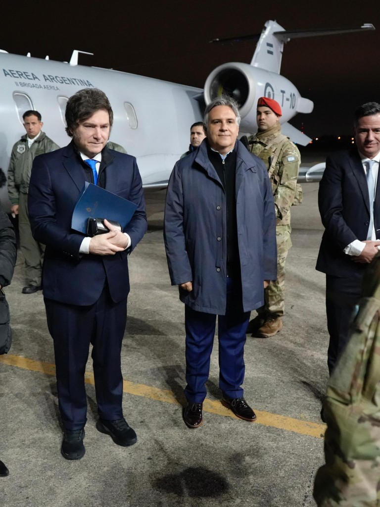 Haz lo que yo digo y no lo que yo hago. Milei viajó a un acto privado en Córdoba con un avión que él mismo prohibió usar para eso.
