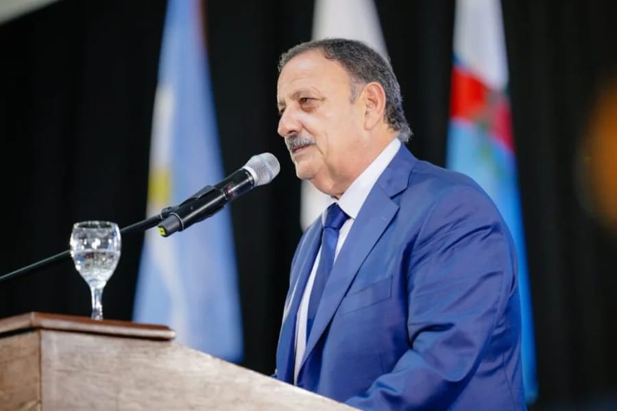 Mientras Milei ajusta, Quintela anuncia un aumento salarial a partir del 1 de agosto.