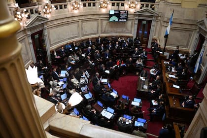 Triple derrota de Milei. El senado aprobó una serie de mejoras en las jubilaciones y la recomposición de la moratoria previsional. 