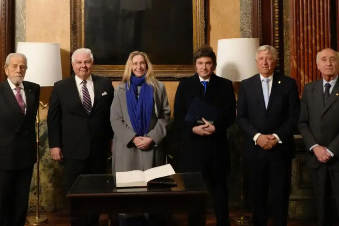 Sigue el tire y afloje. Milei llamó 