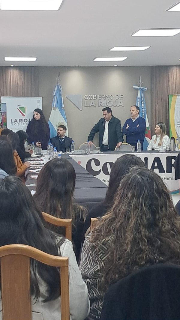 Quintela reuni&oacute; a los 18 municipios para fortalecer las pol&iacute;ticas de ni&ntilde;ez y anunci&oacute; nuevos programas provinciales