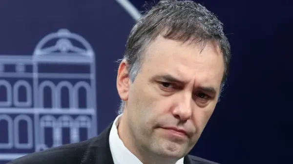 La Justicia le prohibi&oacute; la salida del pa&iacute;s a Manuel Adorni por riesgo de fuga 