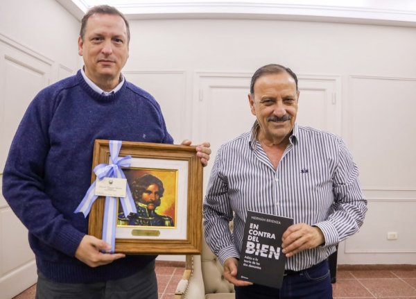 Feria del Libro 2026. Quintela recibi&oacute; a Hern&aacute;n Brienza, quien present&oacute; en La Rioja su libro 