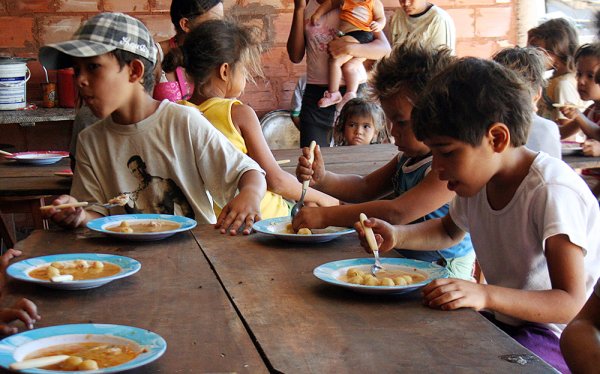 Las politicas de Milei que ahorcan a los mas vulnerables. El 63% de los riojanos elimin&oacute; al menos una comida diaria 