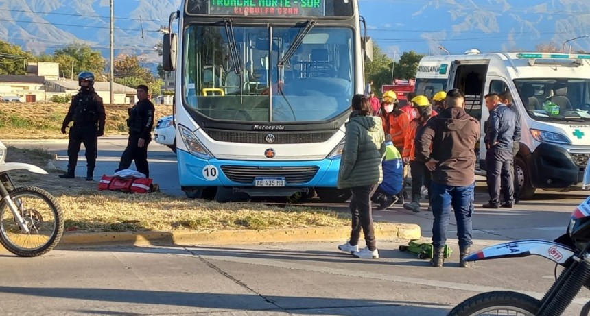 Motociclista muere en avenida 2 de abril tras chocar contra un colectivo