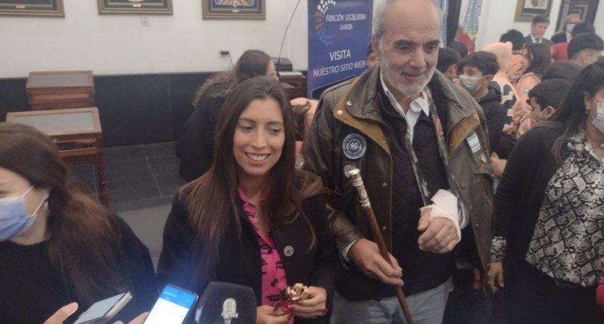 Muestra Itinerante Dos Rosas por la Paz en la Legislatura