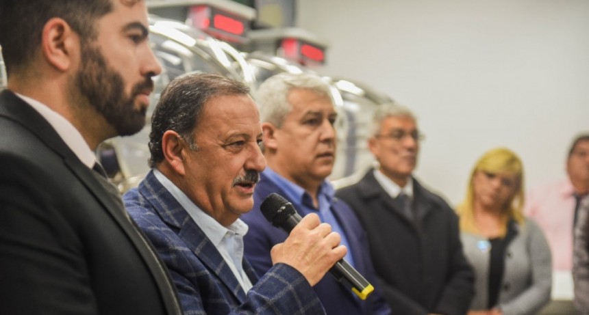 El gobernador inauguró remodelación del salón de sorteos y entregó equipamiento en AJALAR