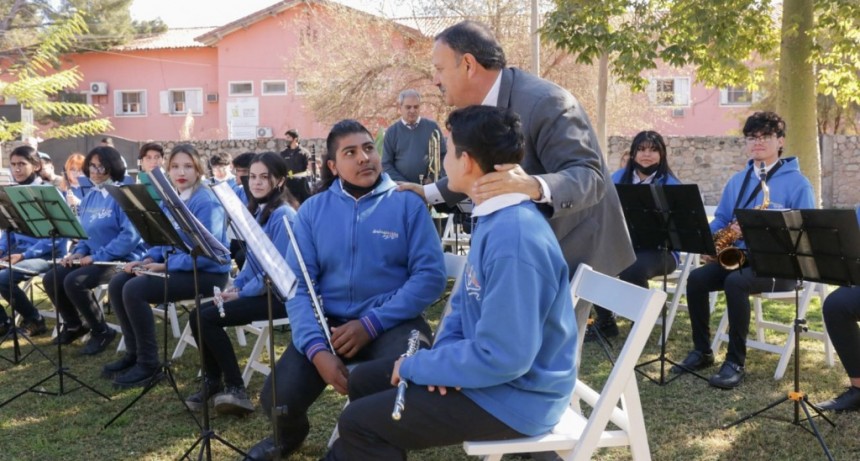 La Orquesta Juvenil del Centro Polivalente brindó un gran espectáculo en la Residencia Oficial