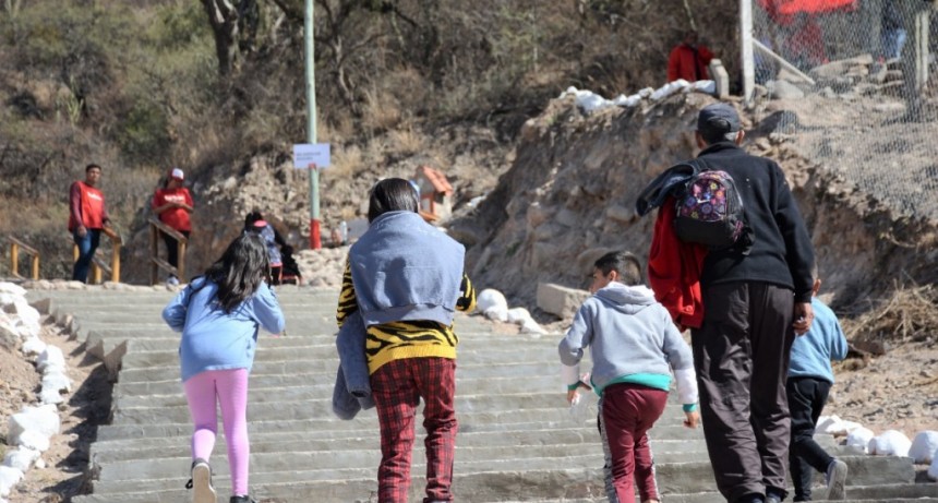Cientos de familias disfrutaron del Calvario de la Quebrada