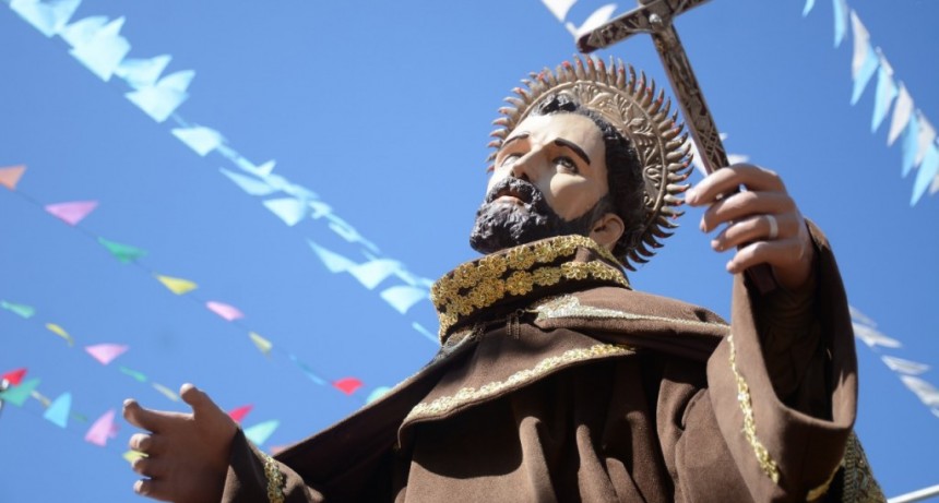 Multitudinaria procesión de San Francisco: piden dejar de lado los intereses partidarios y sectoriales del país