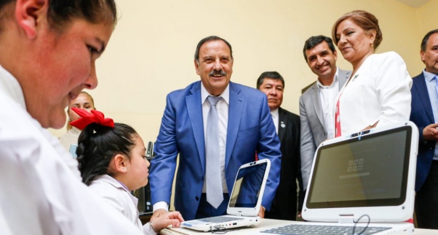 El gobierno provincial continúa con la tarea  de llevar Internet a más familias y escuelas