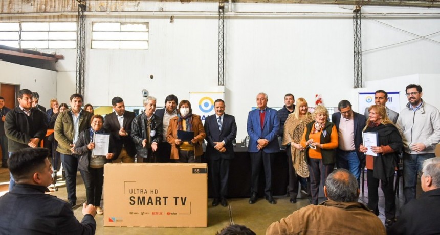 El Gobierno Provincial entregó equipamiento y ayudas económicas para los centros de jubilados y pensionados de la provincia 