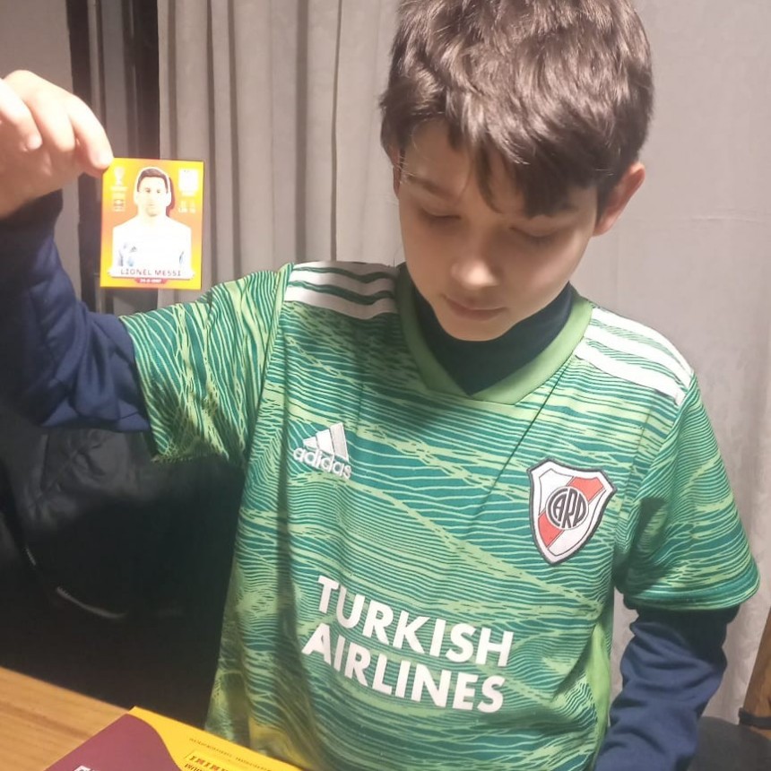 Qatar 2022.Lucianito el primer riojano en obtener la figurita de Messi