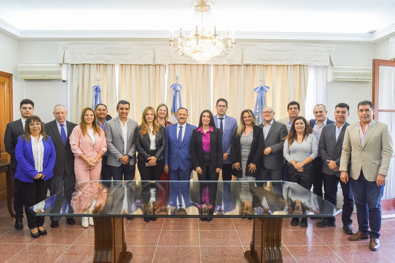El gobernador Ricardo Quintela se reunió con rectores de las distintas universidades de la provincia.