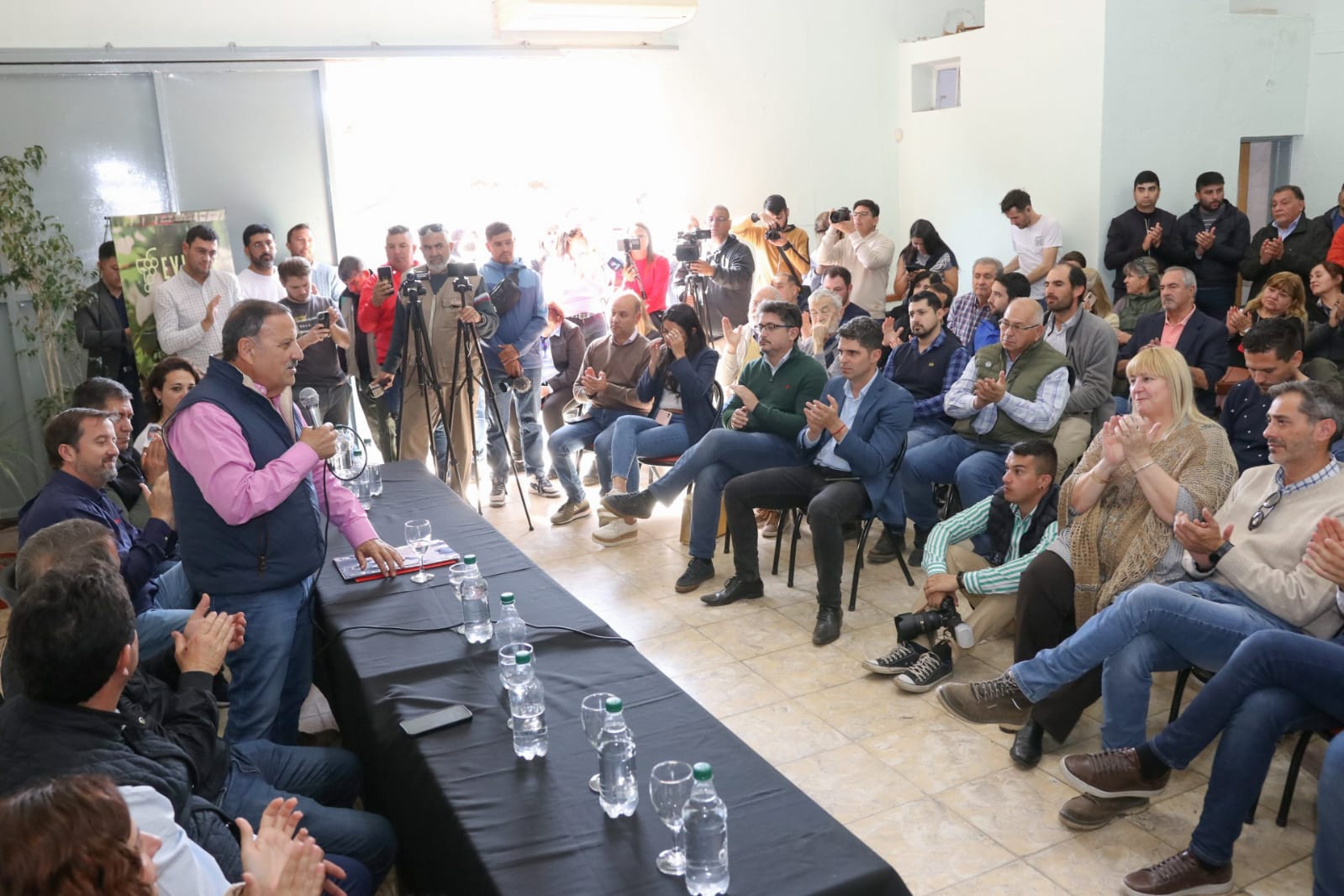 Quintela impulsará ley para subsidiar parte de la energía y el salario de nuevos trabajadores que se sumen al sector productivo