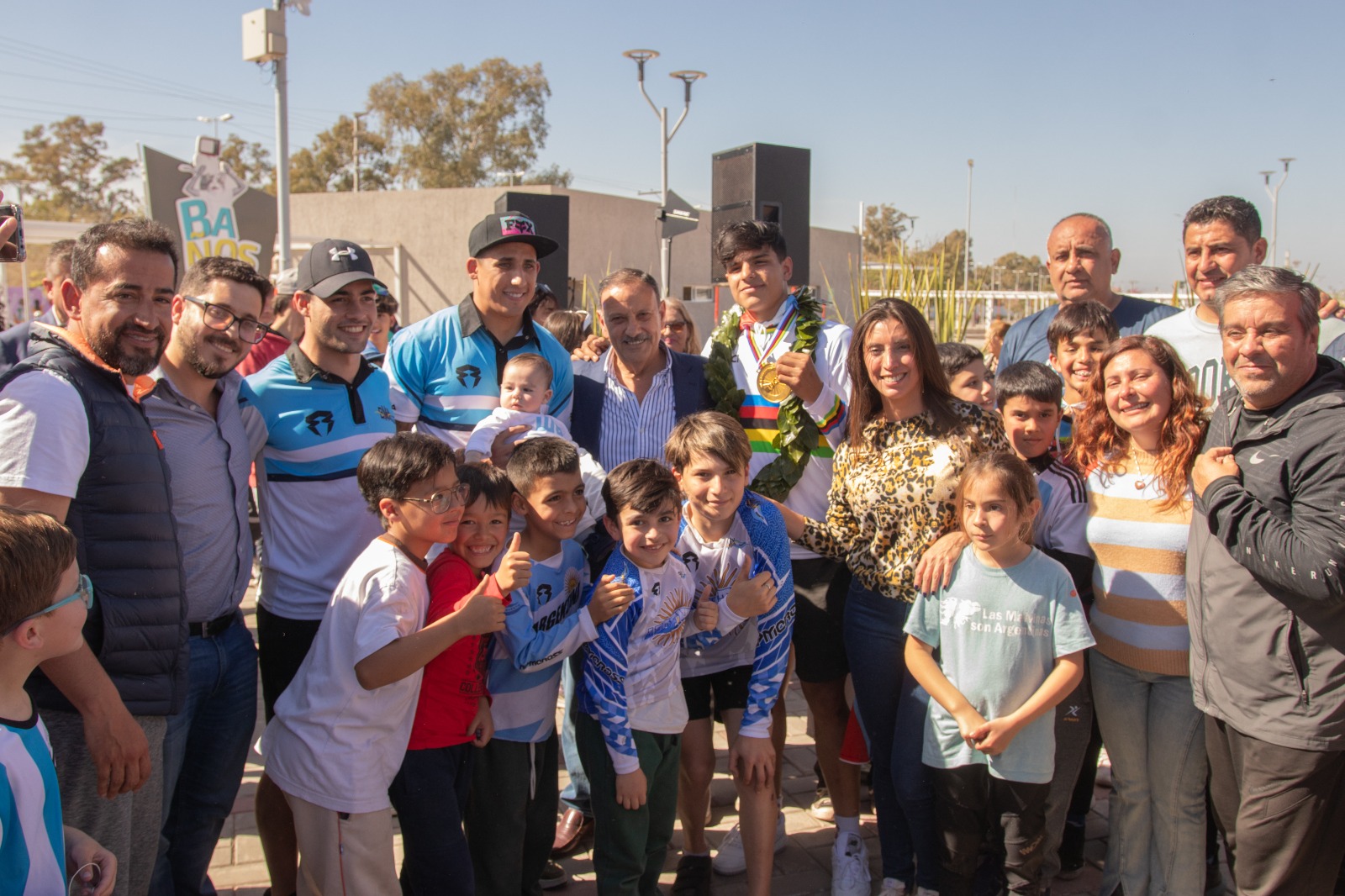 El gobernador Ricardo Quintela recibió al campeón del mundo en BMX, Thomás Maturano.