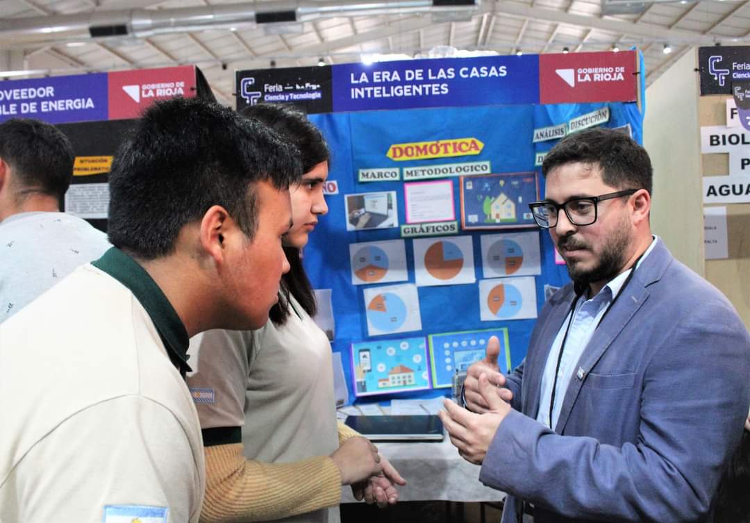 Edelar reconoció trabajos de investigación y creación en la Feria de la Ciencia y Tecnología.