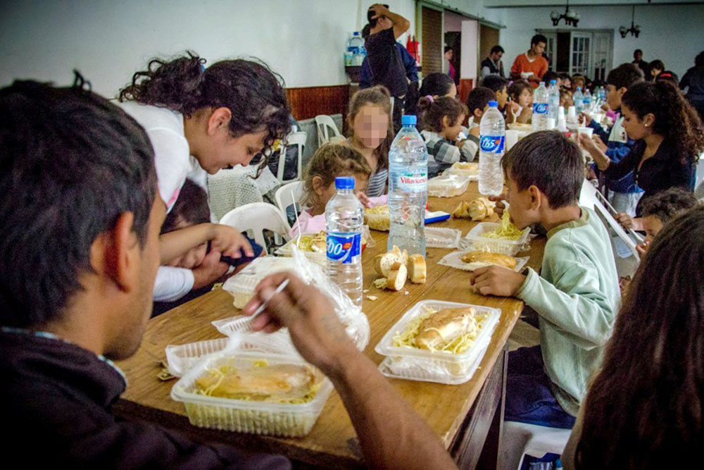 Los logros de Milei. Pobreza en Argentina: Unicef alertó que un millón y medio de chicos se saltea una comida por día. 