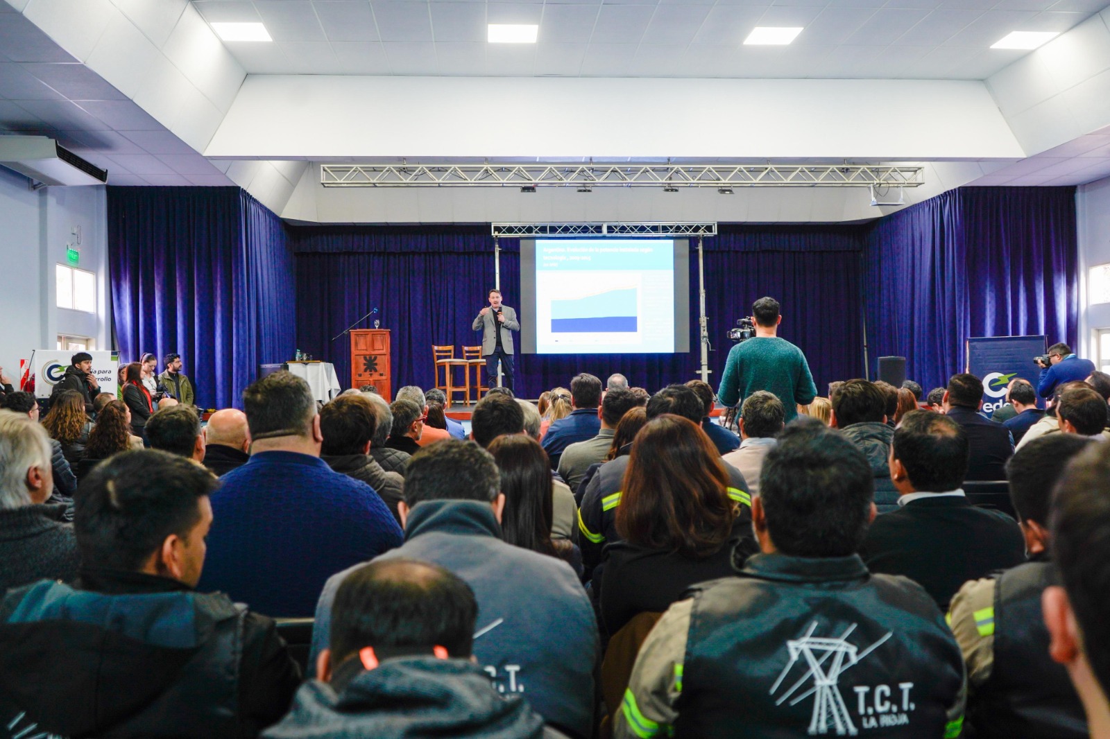 Foro Provincial de Energía: Basualdo advirtió que la reforma energética nacional abandona el autoabastecimiento.