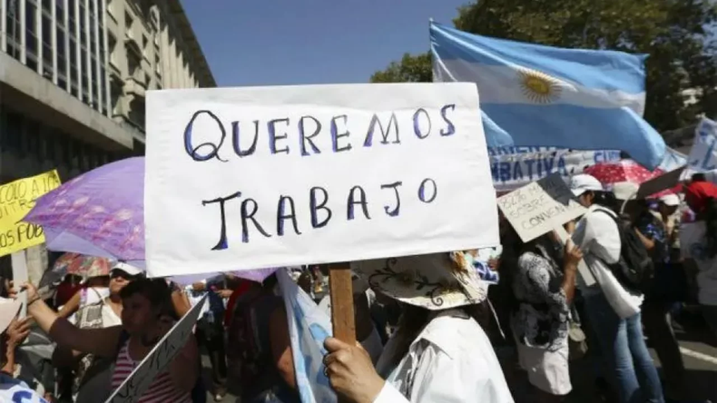 Resultados nefastos. En 18 meses de Milei se perdieron 223.537 empleos registrados y cerraron 15.564 empleadores en Argentina 