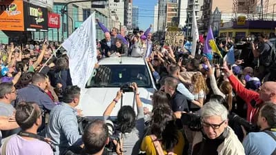 Repudiaron a los Milei y Espert en Lomas de Zamora: la caravana tuvo que irse.