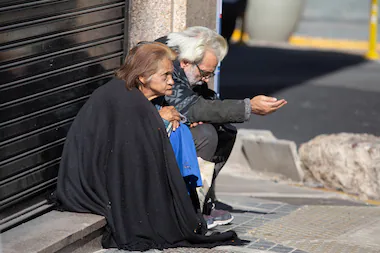Se cae la mentira de Milei Ya no son &ldquo;15 millones de pobres menos&rdquo;: las razones por las que la pobreza volvi&oacute; a subir 