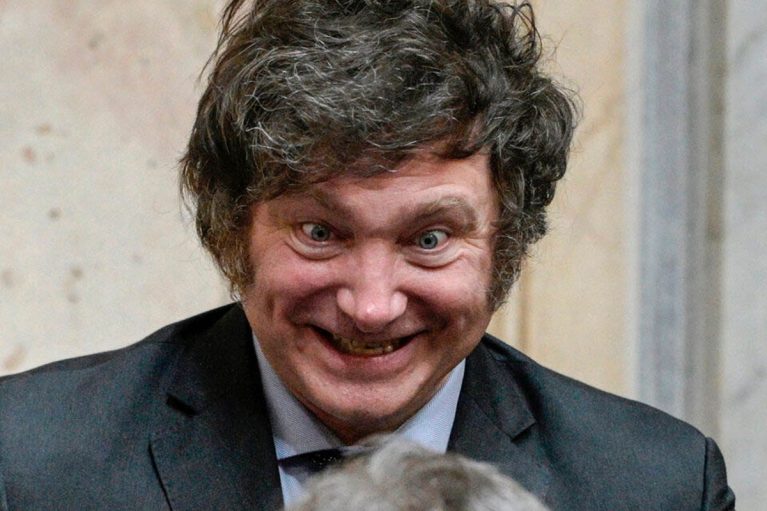 Se desfinancia el gobierno de Milei. Anunci&oacute; un tremendo aumento para jubilados de $7.790,94