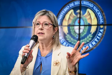 Monteoliva admiti&oacute; que aumentaron los suicidios en las fuerzas de seguridad producto de deudas y bajos salarios