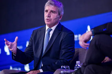 Dudas en los bancos sobre el plan de Caputo para reactivar el cr&eacute;dito hipotecario con fondos de la Anses