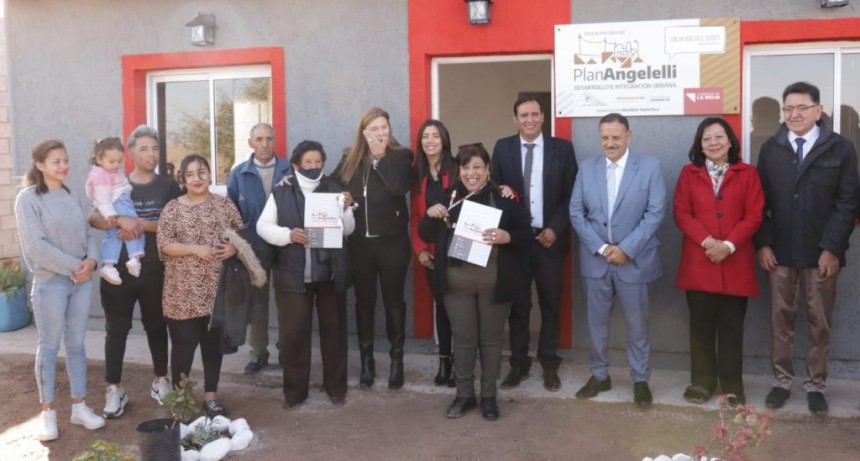 El gobernador hizo entrega de viviendas del Plan Angelelli en San Blas de los Sauces