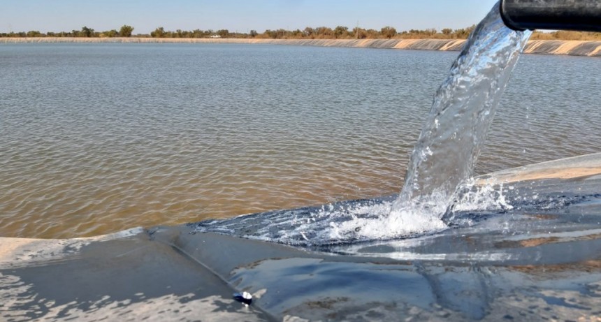 El Gobierno asegura el agua para la produccion y poblacion con el primer reservorio.