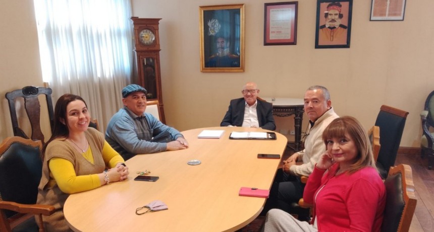 El rector Quiroga no firmó ninguna paritaria nodocente