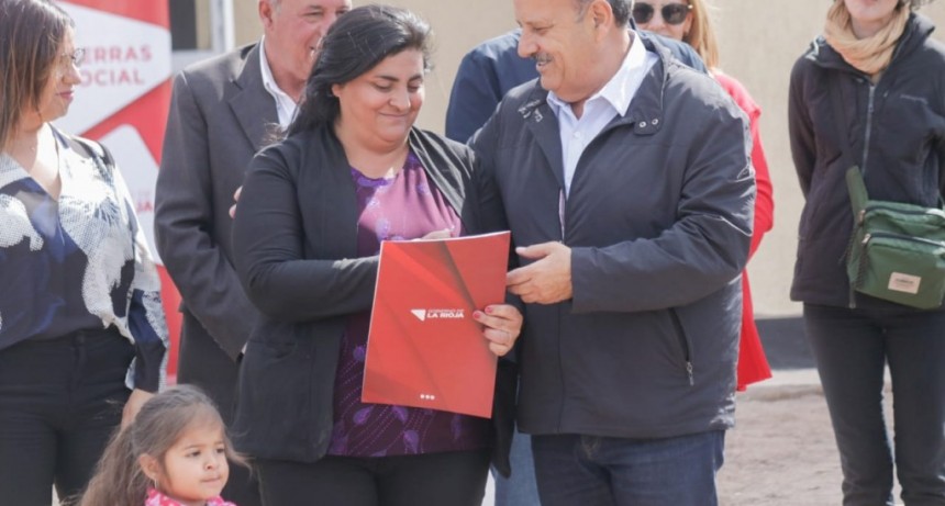 «El acto más sublime que existe para un dirigente político es dar un hogar”