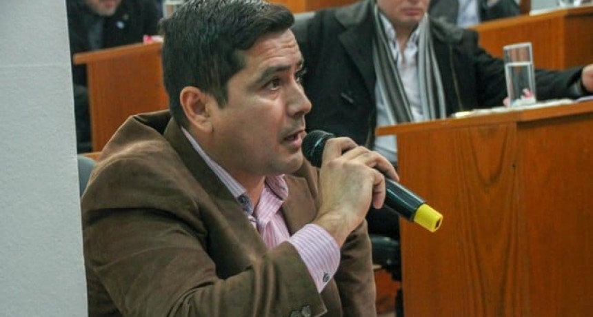 Sobre tierras cedidas a una Asociación de futbol.Diego Narváez: “La intendenta entregó certificados que no tienen validez”