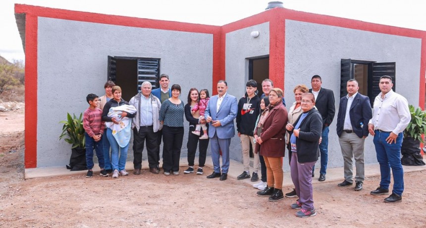 Familias de Chilecito recibieron las llaves de su hogar 