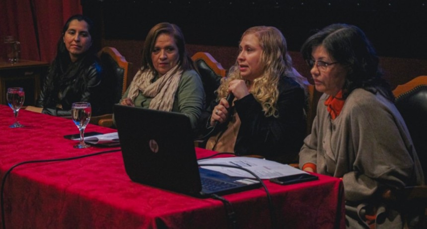 Ley Micaela: funcionarias y funcionarios de la UNLaR reciben capacitación en materia de género
