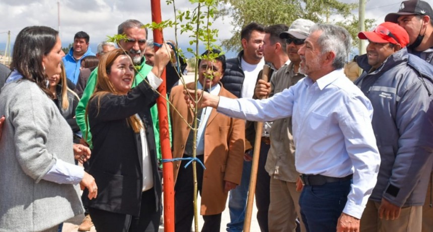 Armando Molina y la Intendenta Virgina Lopez pusieron en marcha el Plan Forestar en Arauco