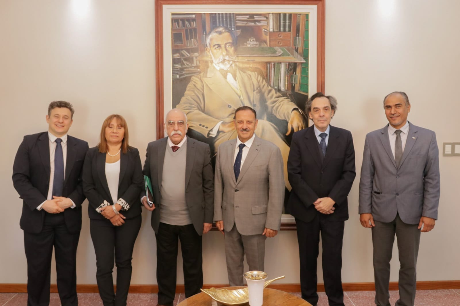El gobernador Ricardo Quintela se reunió con constitucionalistas que participan del Congreso Gonzaleano .