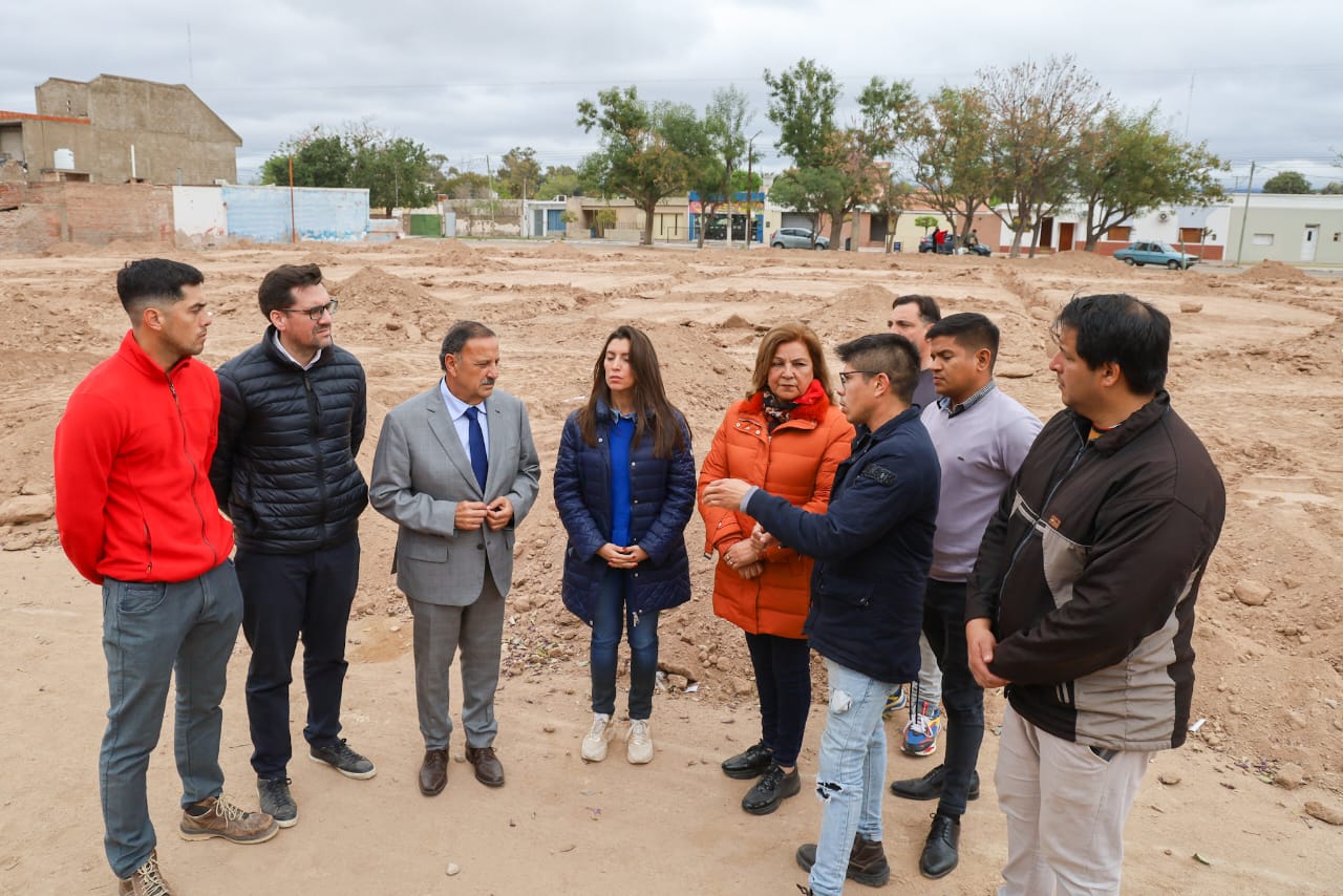 El Gobernador Ricardo Quintela constató el desarrollo de la obra de la nueva terminal de ómnibus de Chamical