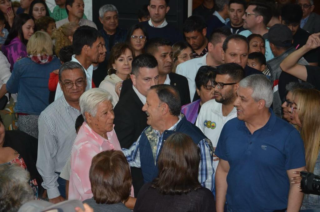 El gobernador inauguró tinglado en el centro vecinal del Bº San Martín, una obra que se desarrolló con el acompañamiento de AJALaR.