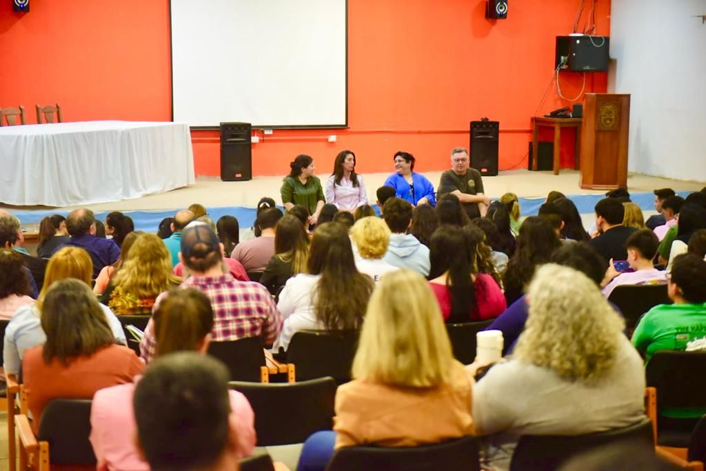 La Vicegobernadora, en Chepes, mantuvo un fluido diálogo con docentes y estudiantes