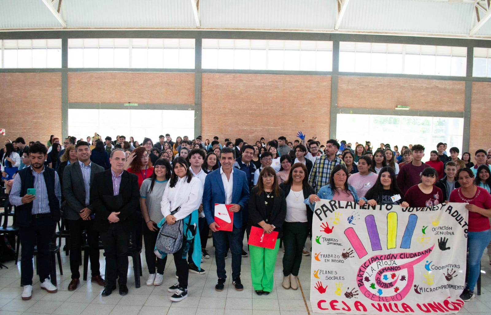 Escuelas secundarias participaron de la instancia provincial del Parlamento Juvenil del Mercosur.