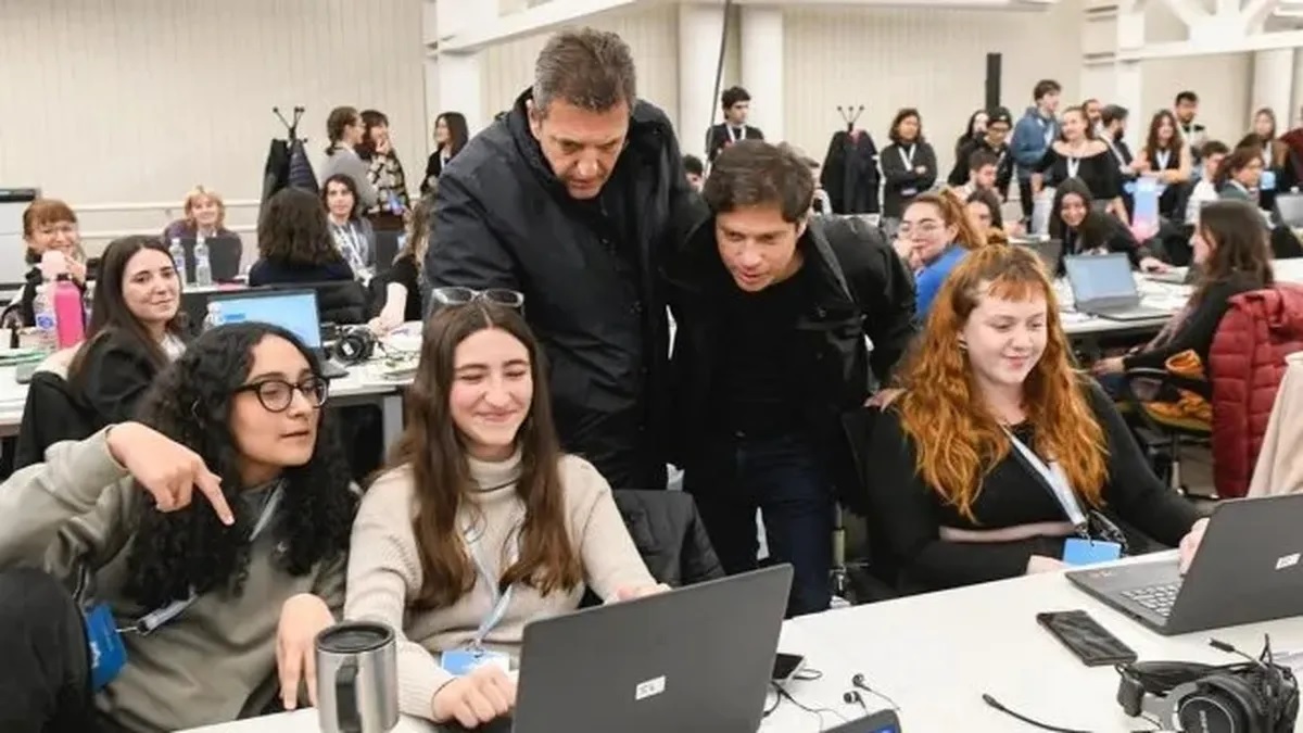 Sergio Massa junto a mas de 900 chicos de todo el pais del programa 