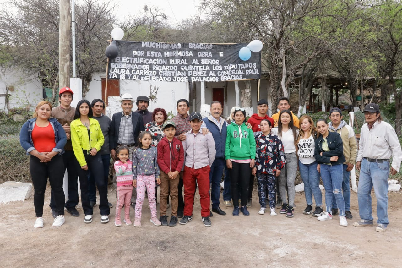 Un Estado presente. Más familias rurales de Chepes ya cuentan con energía eléctrica en sus hogares.