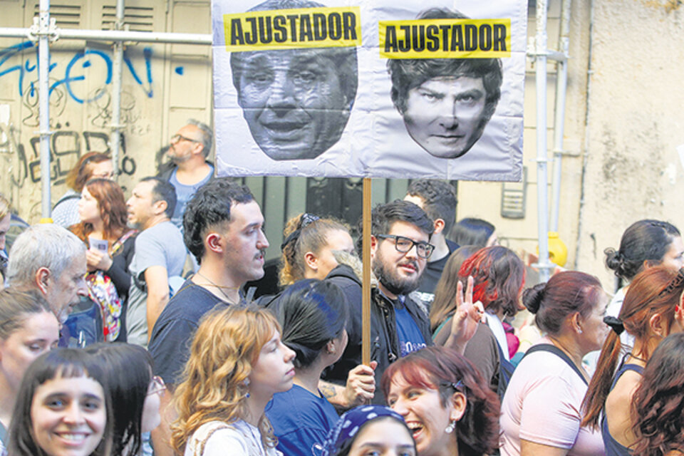 Bochazo en el Senado para Milei.